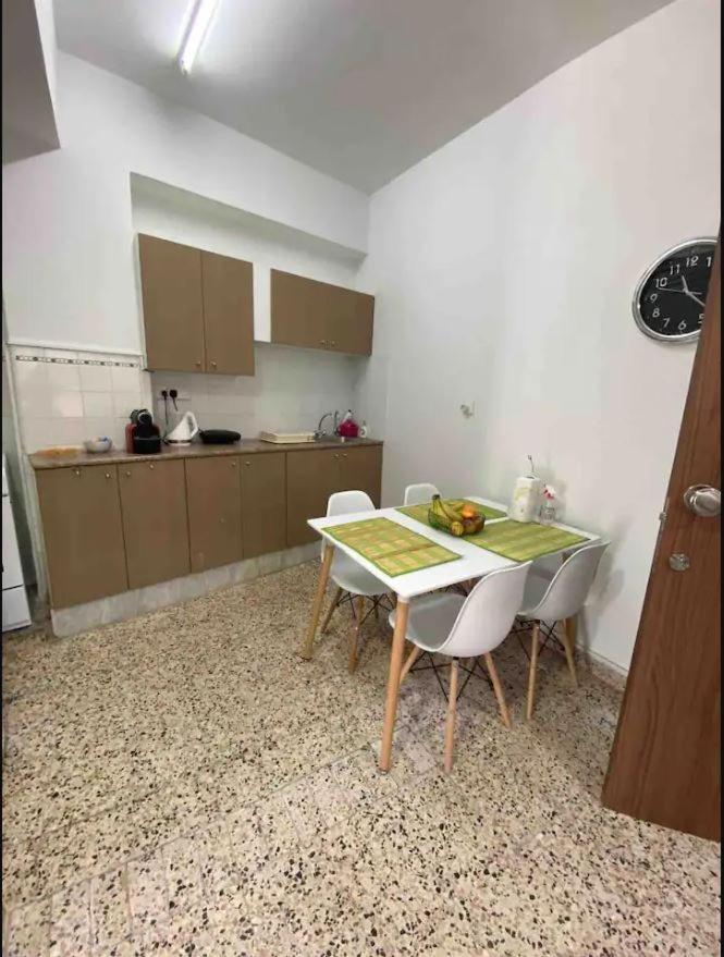 2 Bedroom Apt In Ermou 4 Minute Walk Beach Lárnaka Eksteriør bilde